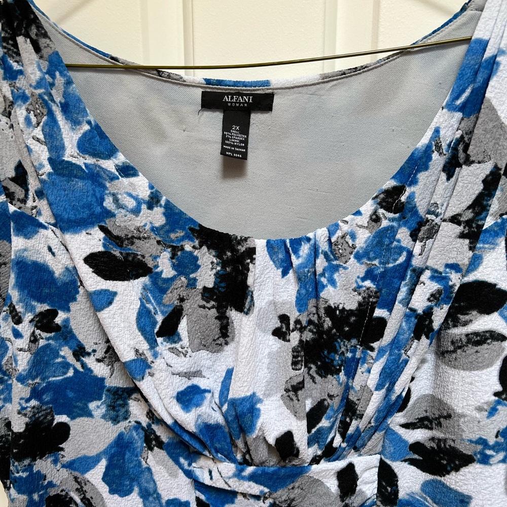 Ladies top - Picture 4 of 7